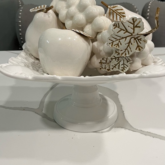 FRUIT TRAY STAND OFF WHITE WITH FRUIT - Picture 1 of 16
